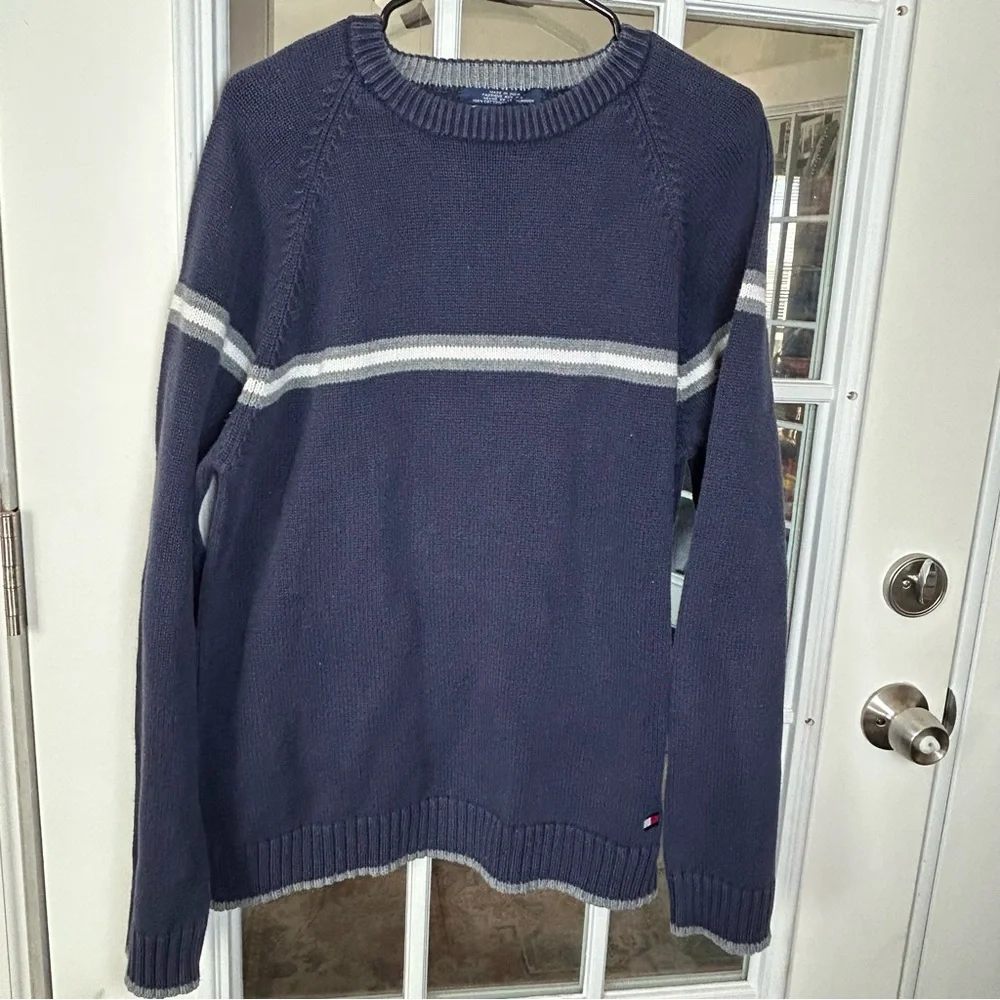 Y2K Men's Tommy Hilfiger Navy Blue Sweater with Gray Stripe‎ Size Large